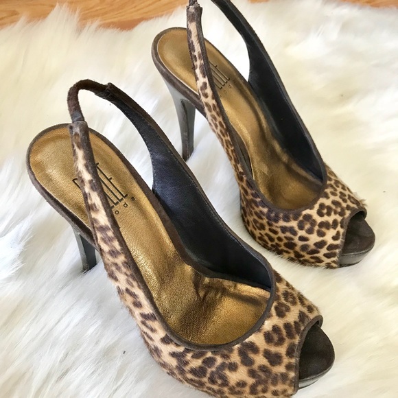 Pella Moda Suede Leopard Heels! - Picture 1 of 3